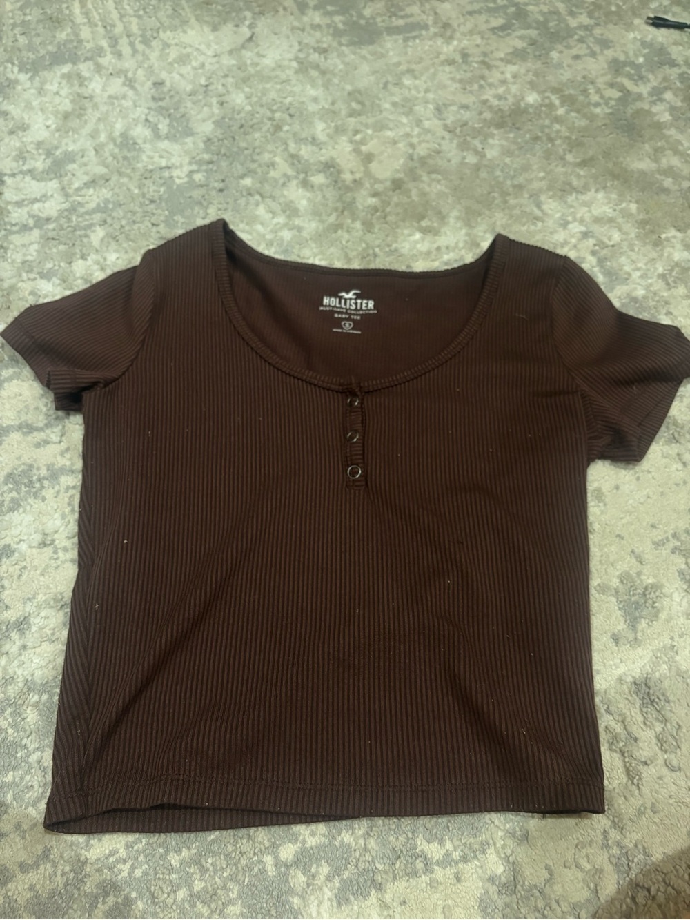 Hollister Ribbed Scoop-Neck Short Sleeve Crop Top in Dark Brown